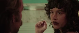 Josephine Jardin (Paz de la Huerta, r.)