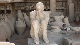 Eine Momentaufnahme im Augenblick der Katastrophe und Trag&ouml;die &ndash; Pompeji erstarrt unter der Asche und wird f&uuml;r Jahrtausende konserviert.