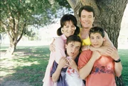 (v.li.): Jane Kaczmarek (Lois), Frankie Muniz (Malcolm), Bryan Cranston (Hal), Justin Berfield (Reese).