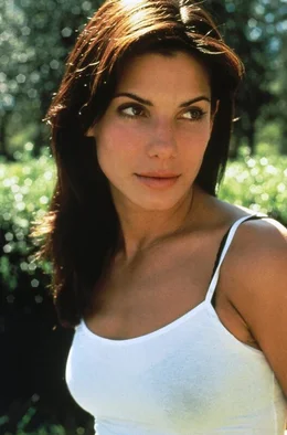 Die Jurastudentin Ellen (Sandra Bullock) setzt sich in den Kopf, Jake Brigance in dem Prozess zu unterst&uuml;tzen, weil sie Fall und Verteidiger brennend interessieren ...