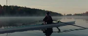 Alex (Isabelle Fuhrman) zwingt sich zu jeder Tageszeit aufs Wasser.