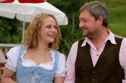 Katti Lang (Susanna Knechtl), Karli Moser (Maximilian Kr&uuml;ckl).