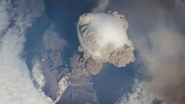Eine riesige bis zu 30 Kilometer hohe Eruptionswolke verdunkelte den Himmel &uuml;ber dem antiken Pompeji.