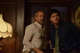 Highsmith (Peter Stormare, l.); Duncan (Ken Marino, r.) Highsmith (Peter Stormare, l.); Duncan (Ken Marino, r.)