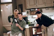 (v.l.n.r.) Phoebe Buffay (Lisa Kudrow); Chandler Bing (Matthew Perry); Joey Trbibbiani (Matt LeBlanc)