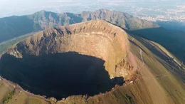 Vor fast 2000 Jahren bricht der Vesuv aus und begr&auml;bt die bl&uuml;hende antike Stadt Pompeji unter Lava, Schlamm und Asche.