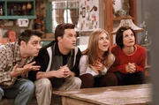 (v.l.n.r.) Joey Tribbiani (Matt LeBlanc); Chandler Bing (Matthew Perry); Rachel Green (Jennifer Aniston); Monica Geller (Courteney Cox)