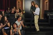 Paula (Paula Marshall, 2.v.r.), Alan (Jon Cryer, r.) Paula (Paula Marshall, 2.v.r.), Alan (Jon Cryer, r.)