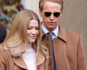 Sind voller Vorfreude: Prinz Edvard (Chris Geere, r.) und Prinzessin Paige von D&auml;nemark (Kam Henskin, l.) ...