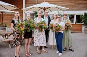 Die Landfrauen 2025 mit Busfahrer Andreas Schengel nach der Preisverleihung. v.li.: Michaela Pistono, Sonja M&uuml;ller, Petra Waldraff, Andreas Schengel, Lara Jenner, Heike Schiltz, Anne-Christin Trautwein