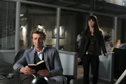 Ein neuer Fall besch&auml;ftigt: Patrick Jane (Simon Baker, l.) und Teresa Lisbon (Robin Tunney, r.) ...