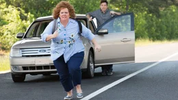 Diana (Melissa McCarthy, l.) und Sandy Patterson (Jason Bateman, r.)
