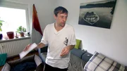 Stephans (44) Leben in Bremen steht währenddessen kurz vor dem Umbruch. Der Langzeitarbeitslose hat seine Wohnung gekündigt und möchte ausgerechnet zurück nach Bremerhaven.