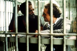 Im Bild: Carl Lee Hailey (Samuel L.Jackson), Jake Tyler Brigance (Matthew McConaughey)
