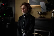 Violet Davies (Eliza Scanlen)