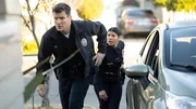 Officer Juarez (Lisseth Chavez) und Nolan (Nathan Fillion) sind auf der Suche nach einer Gef&auml;ngnisausbrecherin, von der sie bef&uuml;rchten, dass sie auf Rache aus ist.