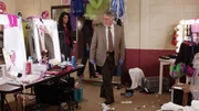 Jane Rizzoli (Angie Harmon) und Korsak (Bruce McGill) untersuchen den Tatort im Sapphire Dance Studio.