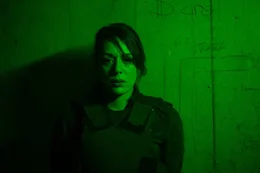 Sofia Essa&iuml;di als Sara Bella&iuml;che