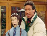 Nach seinem Ebenbild schnitzt Tim (Tim Allen) eine Bauchredner-Puppe für seinen Sohn.