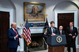 Trump und die Tech-Bosse: 500 Milliarden f&uuml;r K&uuml;nstliche Intelligenz - Von links: Pr&auml;sident Trump, Sam Altman, Masayoshi Son (Softbank), und Larry Ellison (Oracle) am 21.01.2025 bei der Ank&uuml;ndigung des Stargate Projekts.