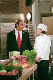 Allesandro (Taylor Negron, l.); Monica Geller (Courteney Cox, r.)