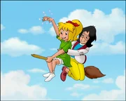 Bibi (l.) gibt Karla Kolumna (r.) eine Mitflug-Gelegenheit.