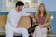 Darren Macneil (Michael Raphael Klein) und Paula Griesam (Lea Fassbender) haben seit einiger Zeit eine Affäre. Nun ist Paula schwanger und kann sich nicht überwinden, es Darren zu sagen. Damit wäre ihrer Beziehung die Leichtigkeit genommen und genau das macht die Beiden aus.