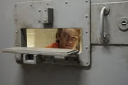 Hinter den Gittern eines Hochsicherheitsgefängnisses ermittelt Angus MacGyver (Lucas Till) verdeckt als Insasse, um einen Drogenbaron und sein Kartell auffliegen zu lassen. Hinter den Gittern eines Hochsicherheitsgefängnisses ermittelt Angus MacGyver (Lucas Till) verdeckt als Insasse, um einen Drogenbaron und sein Kartell auffliegen zu lassen.