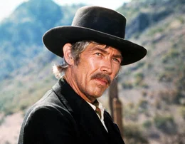 Pat Garrett (James Coburn)
