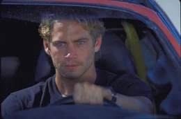 Brian O'Conner (Paul Walker) schleust sich undercover in die Stra&szlig;enrennen-Szene ein.