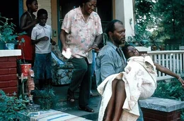 Carl Lee Hailey (Samuel L. Jackson, 2.v.r.)