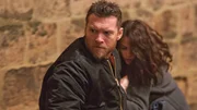Der Profikiller Stephen Lucas (Sam Worthington, l.) soll die Internatssch&uuml;lerin Ella Hatto (Odeya Rush, r.) ermorden. Als es dann aber schlie&szlig;lich so weit ist, bringt er es nicht &uuml;bers Herz abzudr&uuml;cken.