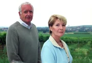 L-R: Arthur (Peter Pongartz) and Julia (Christiane Hörbiger)