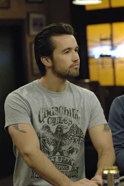 Mac (Rob McElhenney) ist begeistert, als er von den Testspielen der Philadelphia Eagles erf&auml;hrt und zeigt sich von seiner sportlichen Seite ...