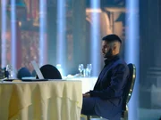 Jaisal (Sacha Dhawan) erhält in seinem exklusiven Club Besuch von Danny. Jaisal (Sacha Dhawan) erhält in seinem exklusiven Club Besuch von Danny.
