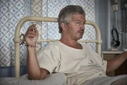 Der Gefangene Terence Bakewell (Aley McSweeney) wird ebenfalls im Cowley Krankenhaus behandelt.