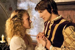 Gemeinsam werden Marie (Marie-Christine Friedrich) und der K&ouml;nig (Sebastian Fischer) das Rumpelstilzchen besiegen.