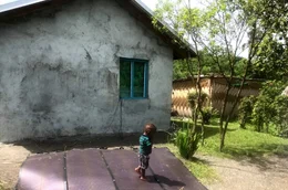 Dreharbeiten auf Vanuatu mit Solarmatte als Stromquelle.