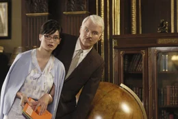Nicole (Emily Mortimer, l.); Clouseau (Steve Martin, r.)