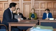 Dr. Ina Schulte (Isabell Gerschke) und Dr. Philipp Brentano (Thomas Koch) haben gerade erfahren, dass Sarah Marquardt und Philipps Frau Arzu mit einer Hochschwangeren im Fahrstuhl stecken geblieben sind. Dr. Ina Schulte (Isabell Gerschke) und Dr. Philipp Brentano (Thomas Koch) haben gerade erfahren, dass Sarah Marquardt und Philipps Frau Arzu mit einer Hochschwangeren im Fahrstuhl stecken geblieben sind.