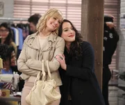 L-R: Caroline (Beth Behrs) Max (Kat Dennings)