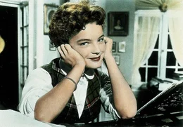 Die 14jaehrige Evchen Forster (Romy Schneider) ist nicht begeistert, als nach vielen Jahren ihr leiblicher Vater Willy zu ihrer Mutter Therese zurueckkehren will.
