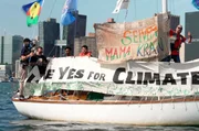 Klimademo vor den Vereinten Nationen auf dem East River in New York.
