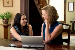 On left: Bianca (Mae Whitman) and on right Dottie (Allison Janney).