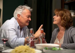 Paul (Henry H&uuml;bchen) und Marlene (Senta Berger) verstehen sich besser als erwartet.