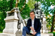 RUNDFUNK BERLIN-BRANDENBURG DER TAG in Berlin & Brandenburg - Christian Matthée "DER TAG in Berlin & Brandenburg" ist die neue Sendung zum Feierabend im rbb Fernsehen. Ab 15. Januar 2024 blickt "DER TAG" immer ab 18.00 Uhr live auf das aktuelle Geschehen in der Region. - Moderator Christian Matthée © rbb/Oliver Ziebe, honorarfrei - Verwendung gemäß der AGB im engen inhaltlichen, redaktionellen Zusammenhang mit genannter rbb-Sendung und bei Nennung "Bild: rbb/Oliver Ziebe" (S2+). rbb Presse & Information, Masurenallee 8-14, 14057 Berlin, Tel: 030/97 99 3-12118 oder -12116, pressefoto@rbb-online.de RUNDFUNK BERLIN-BRANDENBURG DER TAG in Berlin & Brandenburg - Christian Matthée "DER TAG in Berlin & Brandenburg" ist die neue Sendung zum Feierabend im rbb Fernsehen. Ab 15. Januar 2024 blickt "DER TAG" immer ab 18.00 Uhr live auf das aktuelle Geschehen in der Region. - Moderator Christian Matthée © rbb/Oliver Ziebe, honorarfrei - Verwendung gemäß der AGB im engen inhaltlichen, redaktionellen Zusammenhang mit genannter rbb-Sendung und bei Nennung "Bild: rbb/Oliver Ziebe" (S2+). rbb Presse & Information, Masurenallee 8-14, 14057 Berlin, Tel: 030/97 99 3-12118 oder -12116, pressefoto@rbb-online.de