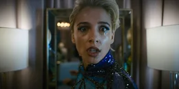 Skye Riley (Naomi Scott)