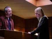 Danny (James Nesbitt) und seine Ex-Frau Susannah (Anne-Marie Duff) trauern am Sarg ihrer toten Tochter.