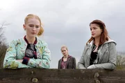 Die Stimmung ist angespannt, Lauri will aus der Band „Pink Slip“ aussteigen. V.l.n.r. Lauri (Gina Alice Stiebitz), Sabrina (Helena Siegmund—Schultze), Clara Hofer (Lisa-Marie Koroll)