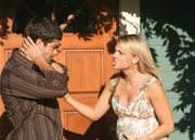 Da John Rowland (Jesse Metcalfe, l.) mit Frau Tammy (Michelle Pierce, r.) seht ungl&uuml;cklich ist, plant er die Aff&auml;re mit Gabrielle wieder aufleben zu lassen - doch was wird Gabrielle dazu sagen?